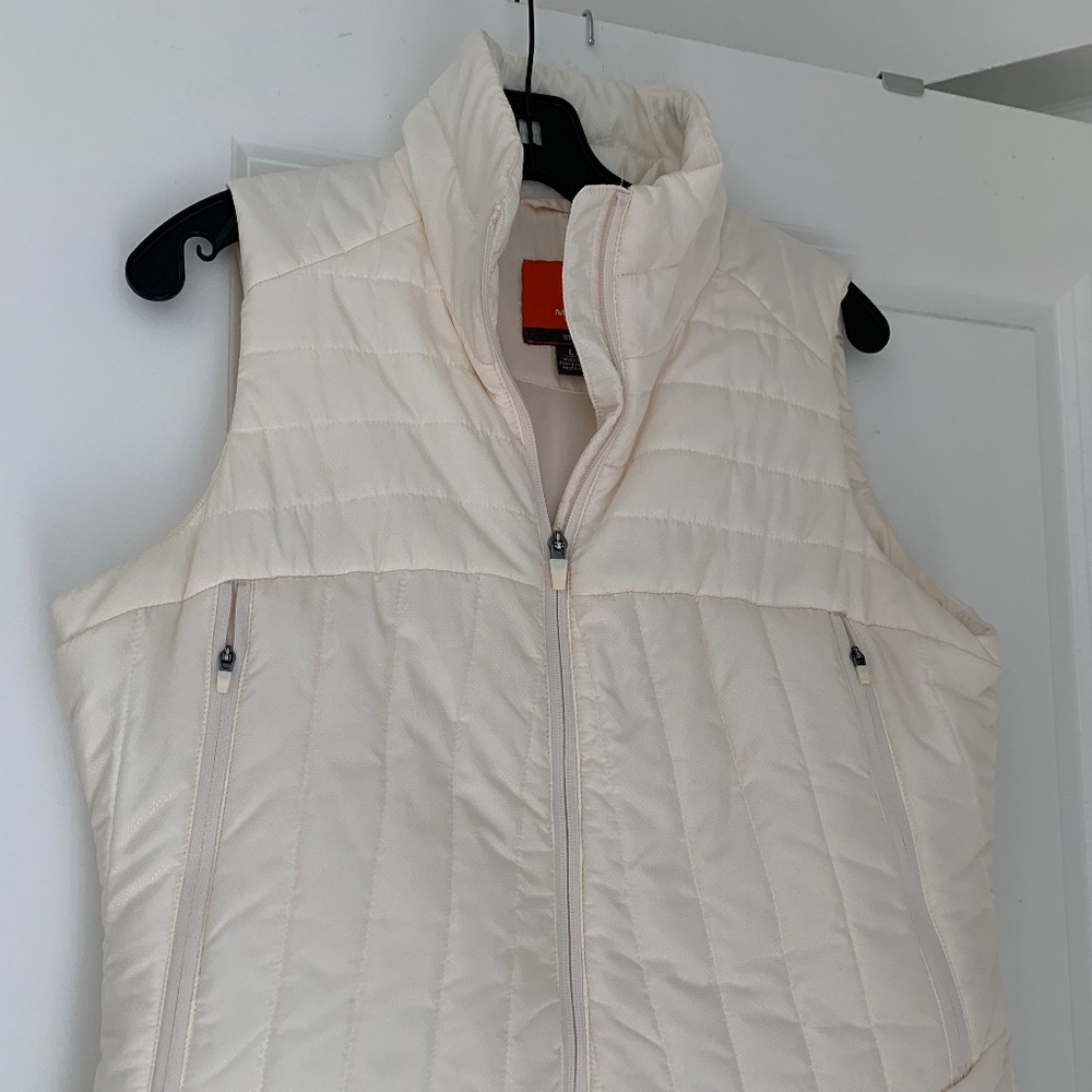 Merrill white puffer vest - large with 2 pockets